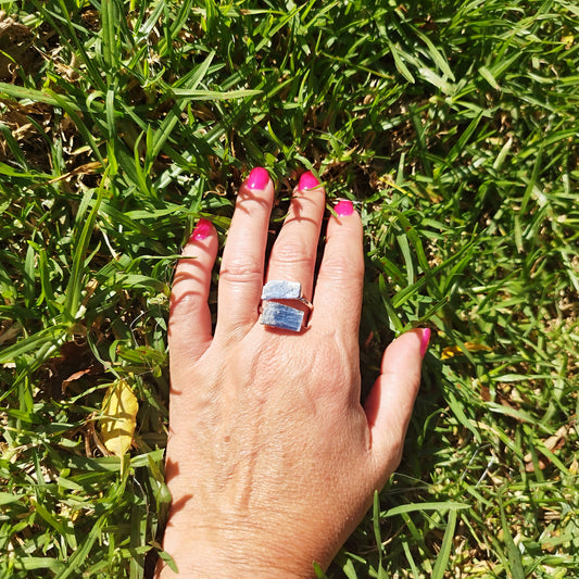 Anel Ajustável Cianite Azul com Banho de Prata